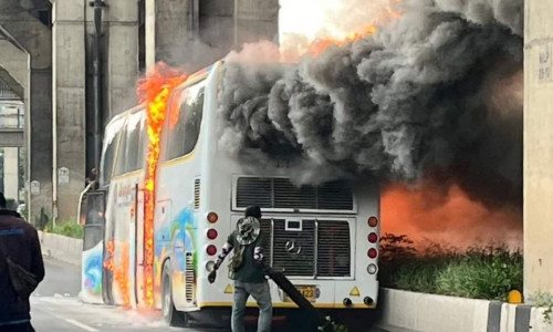 Incendiu produs la un autobuz şcolar în Thailanda/ Foto: X