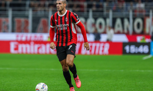 Milan, Italy. 27th Sep, 2024. Alvaro Morata of AC Milan seen in action during Serie A 2024/25 football match between AC Milan and US Lecce at San Siro Stadium. Final scores; Milan 3 | 0 Lecce. Credit: SOPA Images Limited/Alamy Live News