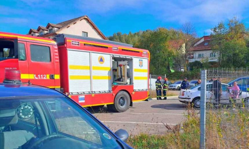 fetita de 4 luni blocata in masina