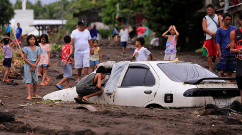 Școli închise în Filipine, din cauza furtunii tropicale Trami/ Profimedia