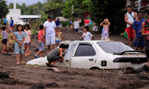 Școli închise în Filipine, din cauza furtunii tropicale Trami/ Profimedia