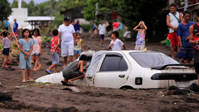 Școli închise în Filipine, din cauza furtunii tropicale Trami/ Profimedia