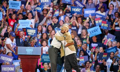 Obama Rallies Alongside Eminem - Detroit