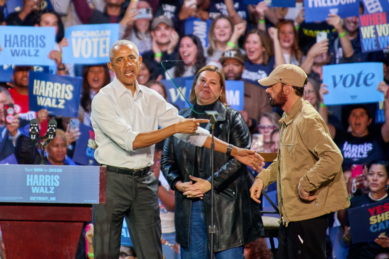 Obama Rallies Alongside Eminem - Detroit