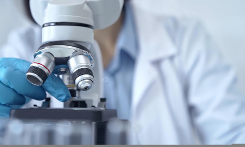 Scientist,Using,Microscope,In,Laboratory.,Close-up,Of,A,Researcher's,Hands