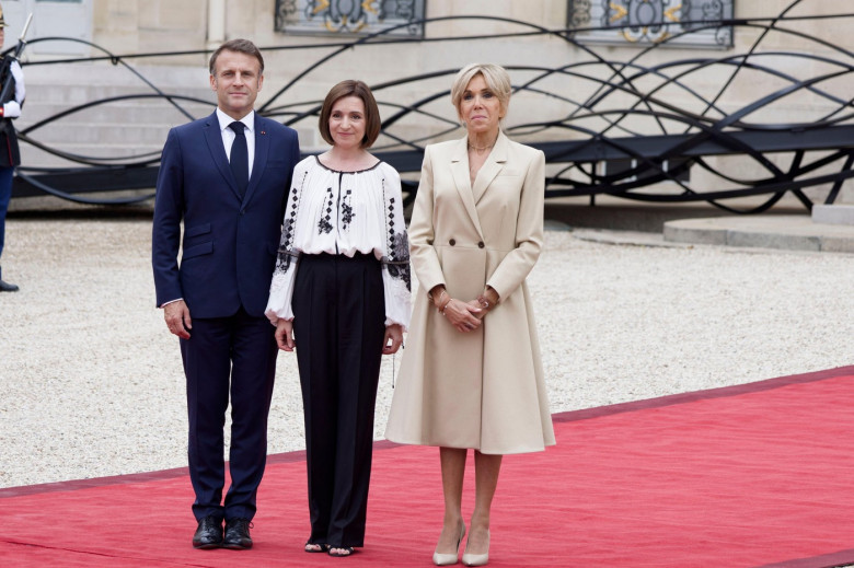 Paris, France. 26th July, 2024. French President Emmanuel Macron and his wife Brigitte Macron welcome President of the Republic of Moldova Maia Sandu as part of the opening of the Paris Olympic Games on July 26, 2024 at Elysee presidential palace in Paris