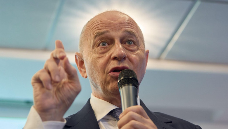 Bucharest, Romania. 2nd Oct, 2024: Former NATO Deputy Secretary General Mircea Geoana, independent candidate for the presidency of Romania, speaks during the event "Manifesto on health" from his the electoral program. Credit: Lucian Alecu/Alamy Live New