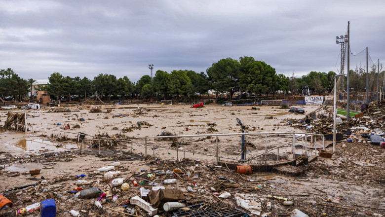 Flooding and heavy rain in Valencia region of spain November 4, 2024, Paiporta, Spain: Destroyed cars and rubble are see