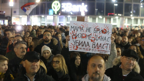 Thousands of Serbians protest over deadly collapse of railway station awning