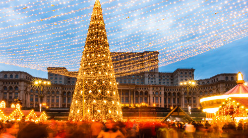 Bucharest,Christmas,Market,In,Front,Of,The,Palace,Of,Parliament