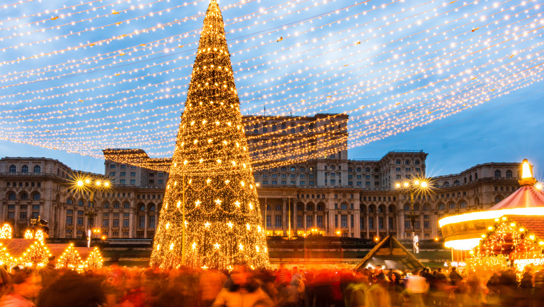 Bucharest,Christmas,Market,In,Front,Of,The,Palace,Of,Parliament