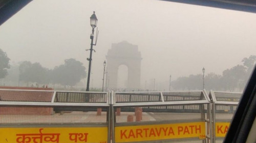 Şcoli închise şi şantiere oprite, după ce poluarea aerului în New Delhi a devenit de 60 de ori mai mare decât normele/ Foto: X