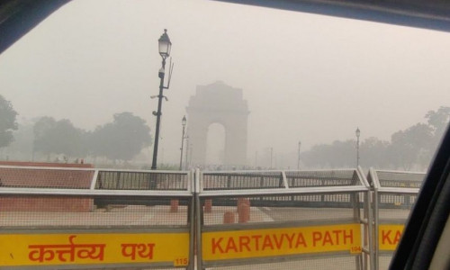 Şcoli închise şi şantiere oprite, după ce poluarea aerului în New Delhi a devenit de 60 de ori mai mare decât normele/ Foto: X