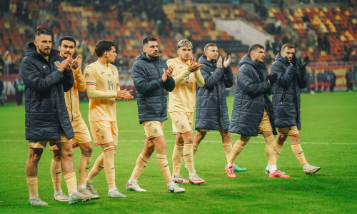 Nations League C, Group C2: Romania vs. Kosovo Romanian players greet the remaining fans, as Kosovo players left the pit