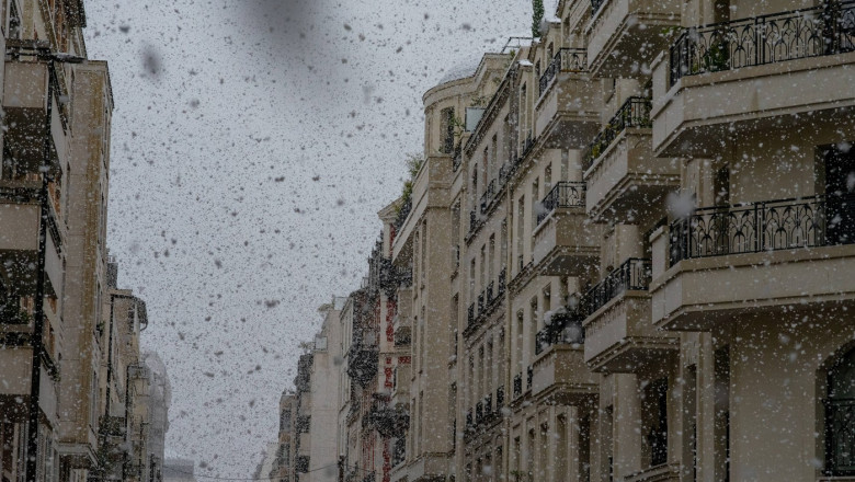 Snow in Paris