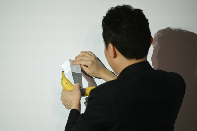 justin sun, banana lipita de perete (1)