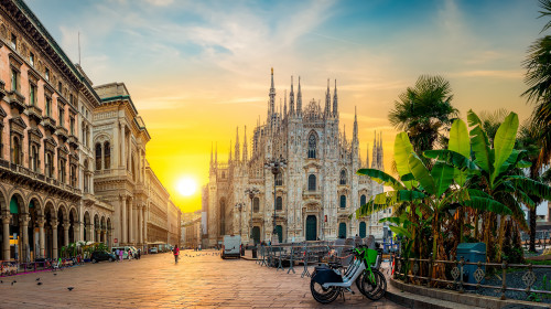 Milan,Piazza,Del,Duomo,At,Sunrise,,Italy