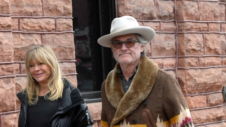 Goldie Hawn and Kurt Russell are Spotted Out Shopping in Aspen