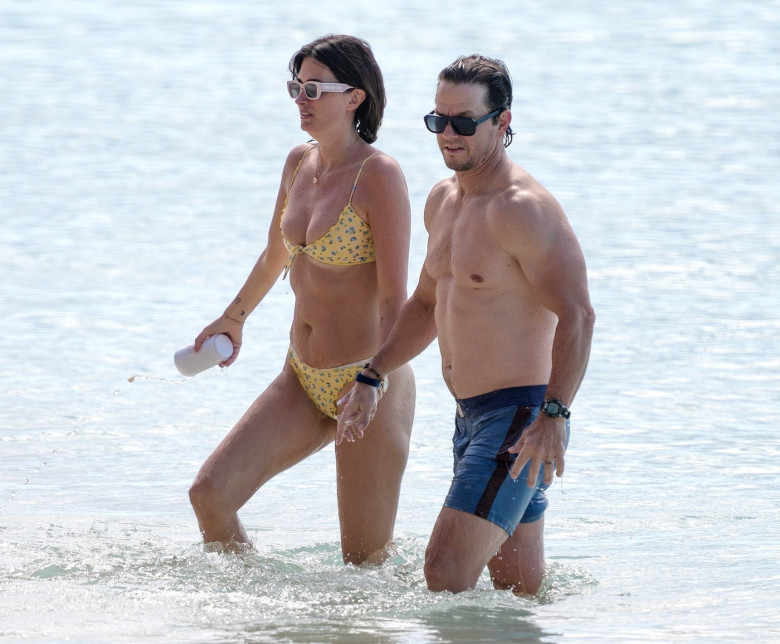 *PREMIUM-EXCLUSIVE* MUST CALL FOR PRICING BEFORE USAGE - Hollywood star Mark Wahlberg and his wife Rhea Durham continue their Christmas break on the sun-drenched Sandy Lane Hotel’s beach in Barbados.