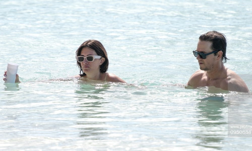 *PREMIUM-EXCLUSIVE* MUST CALL FOR PRICING BEFORE USAGE - Hollywood star Mark Wahlberg and his wife Rhea Durham continue their Christmas break on the sun-drenched Sandy Lane Hotel’s beach in Barbados.