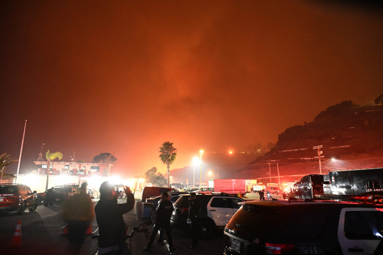 Incendiu violent într-un cartier de lux de la periferia oraşului Los Angeles/ Profimedia