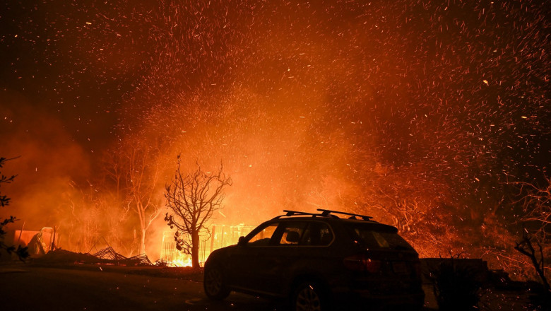 Wildfires tear through Los Angeles