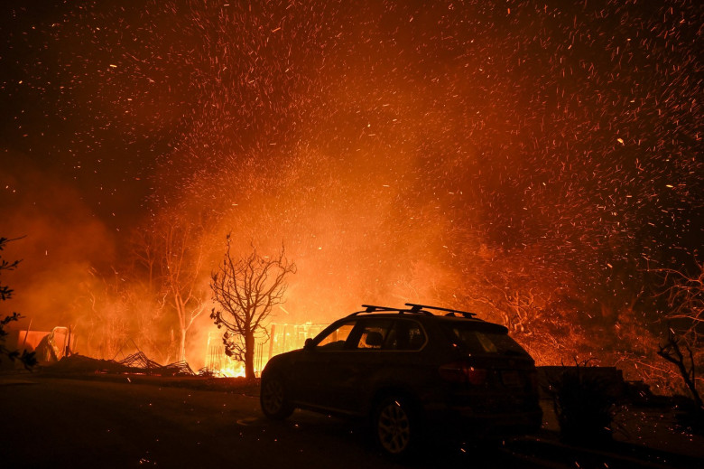 Wildfires tear through Los Angeles