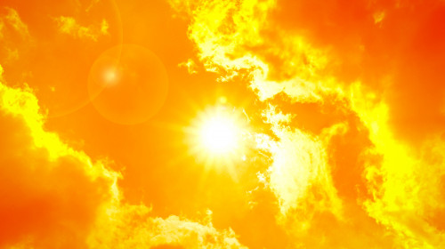 Orange,Sky,With,Sun,And,Clouds,During,Hot,Summer,Weather