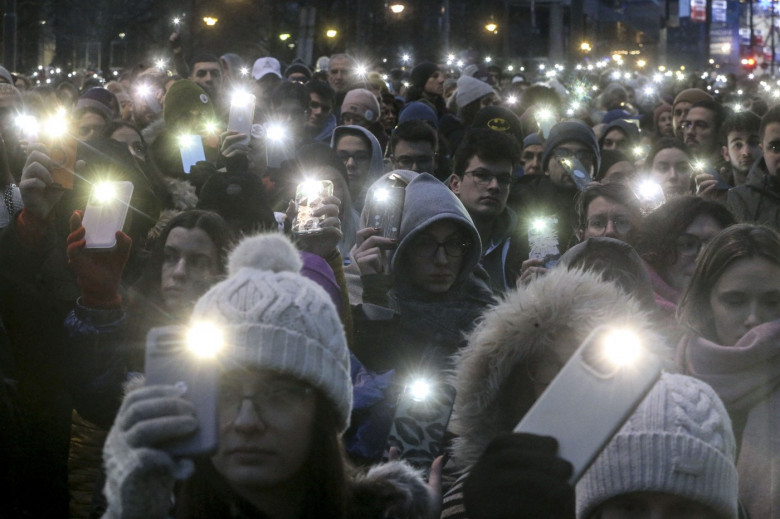 Serbian students support teachers about to go on strike