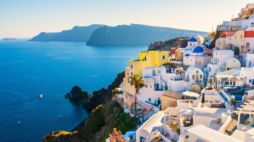 Santorini/ Shutterstock