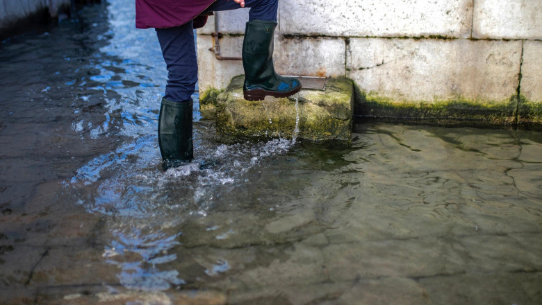 Venice faces flooding as high tide triggers MoSE System, tourists navigate partially flooded Streets