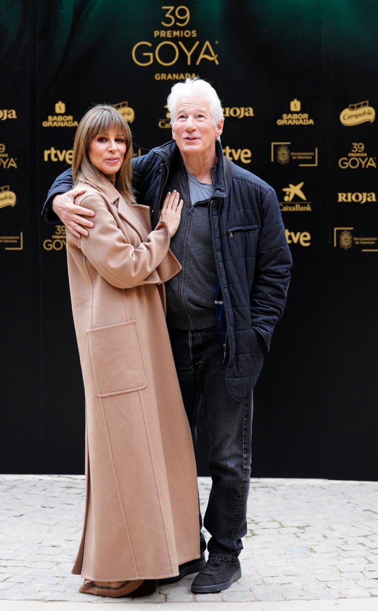 Richard Gere et Alejandra Silva Gere au photocall des lauréats de la 39ème cérémonie des Prix Goya au Palais Carlos V de Grenade