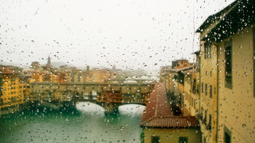 Ponte,Vecchio,-,Defocussed,View,Through,The,Window,Covered,In