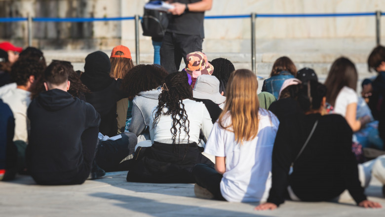 Câțiva elevi au găsit aproape 100.000 de euro pe stradă, în timpul unei excursii în Atena/ Shutterstock