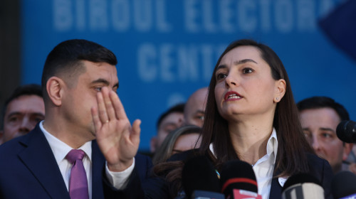 Anamaria Gavrilă, însoțită de George Simion