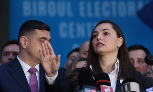 Anamaria Gavrilă, însoțită de George Simion