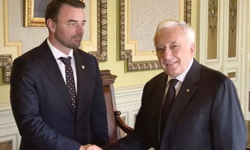 Mugur Isărescu, preşedinte de onoare al FR Şah/ Foto: Facebook