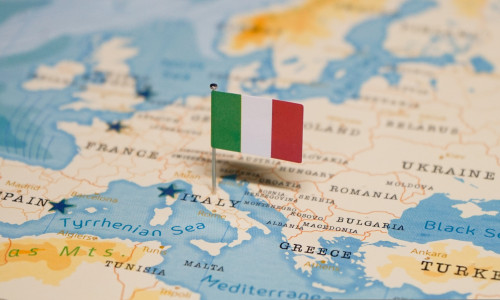 The,Map,And,Flag,Of,Italy.