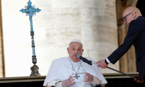 Il Papa In Piazza S. Pietro Per Giubileo Ammalati