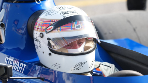 Michael Schumacher s-a semnat pe o cască pe care apoi a purtat-o Jackie Stewart în Bahrain/ Profimedia