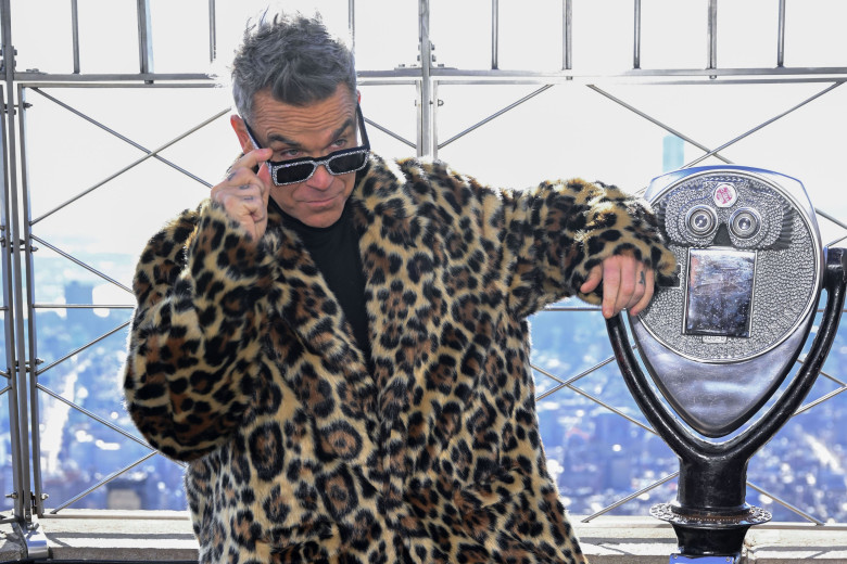 Robbie Williams visits the Empire State Building in NYC - 1/14/25