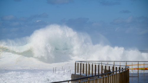 Large waves are seen on Bronte Beach in Sydney on April 18, 2025, amid powerful swells hitting Australia's east coast. The large swell has been generated by a strong low pressure system moving down the East Coast of Australia. (Photo : Izhar Khan) Credit: