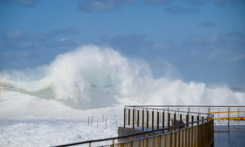 Large waves are seen on Bronte Beach in Sydney on April 18, 2025, amid powerful swells hitting Australia's east coast. The large swell has been generated by a strong low pressure system moving down the East Coast of Australia. (Photo : Izhar Khan) Credit: