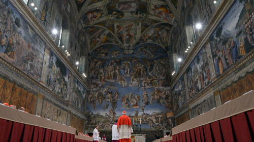 Cardinals on the way to the papal election at the Vatican in Rome / Photo 2013