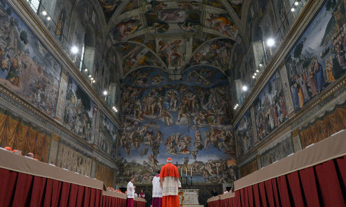 Cardinals on the way to the papal election at the Vatican in Rome / Photo 2013