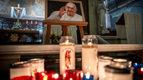 Trupul neînsufleţit al Papei Francisc, depus în Bazilica Sfântul Petru până la funeralii/ Profimedia