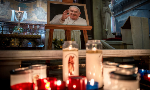 Trupul neînsufleţit al Papei Francisc, depus în Bazilica Sfântul Petru până la funeralii/ Profimedia