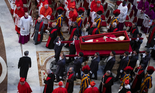 De ce va fi Papa Francisc I înmormântat în roșu/ Profimedia