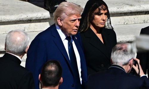 Melania și Donald Trump la funeraliile Papei Francisc (3)