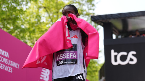Tigst Assefa celebrates winning the women's elite race during the TCS London Marathon. Picture date: Sunday April 27, 2025.